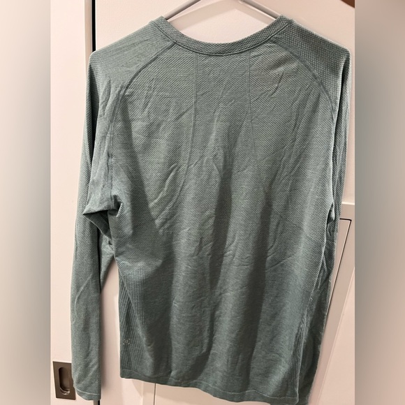 COPY - Used condition: Lululemon Metal Vent long sleeve- Medium size - Picture 2 of 2